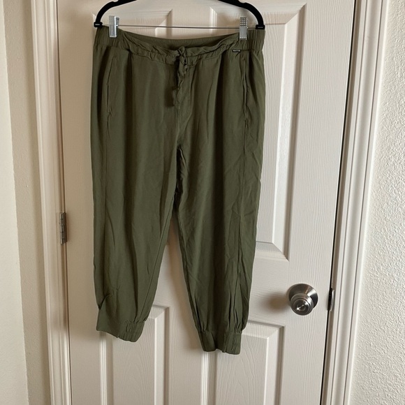 Hurley Women’s Olive Green Pants size large - Picture 2 of 7